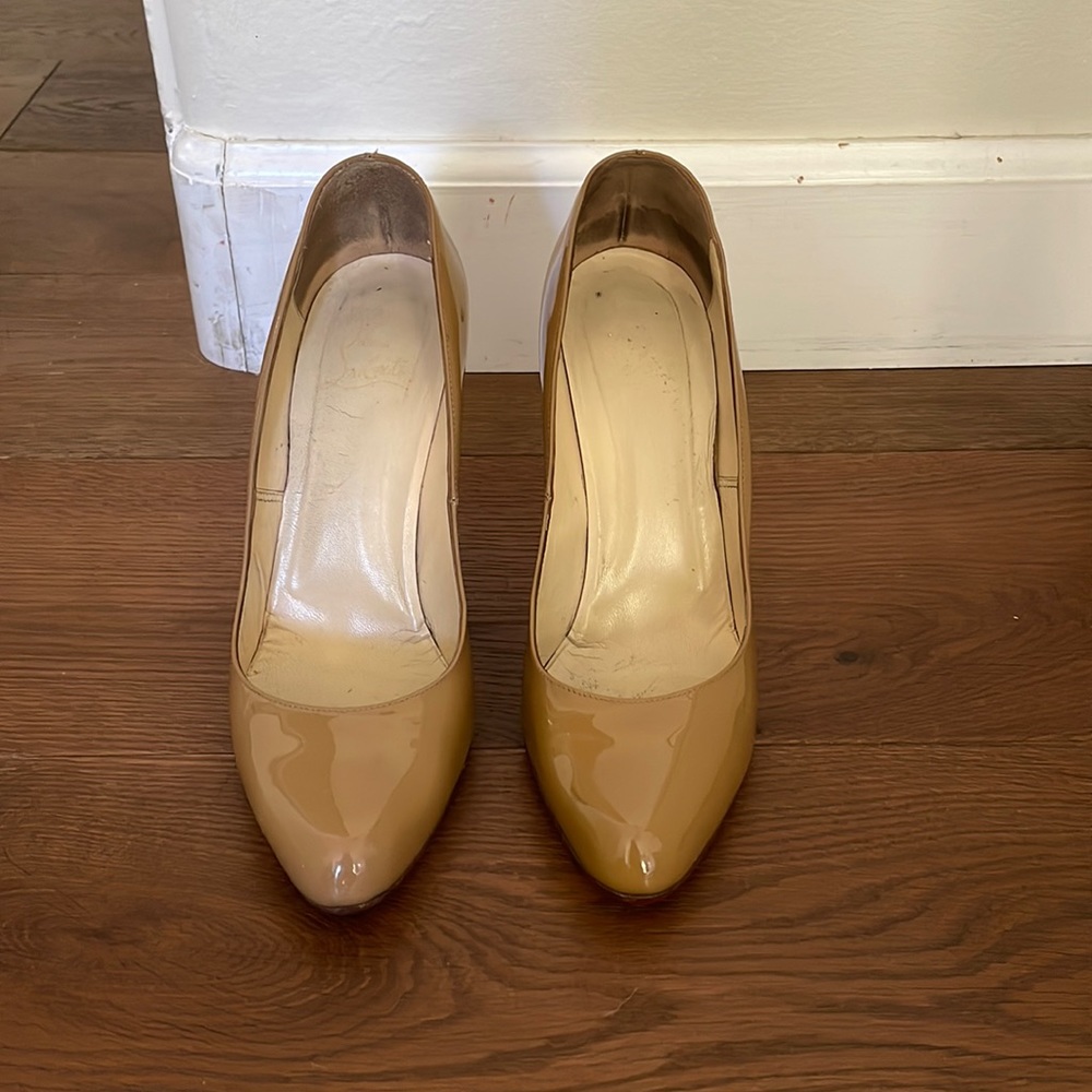 Christian Louboutin Tan Heels. Size 39 (US 8.5). 4 inch heel.